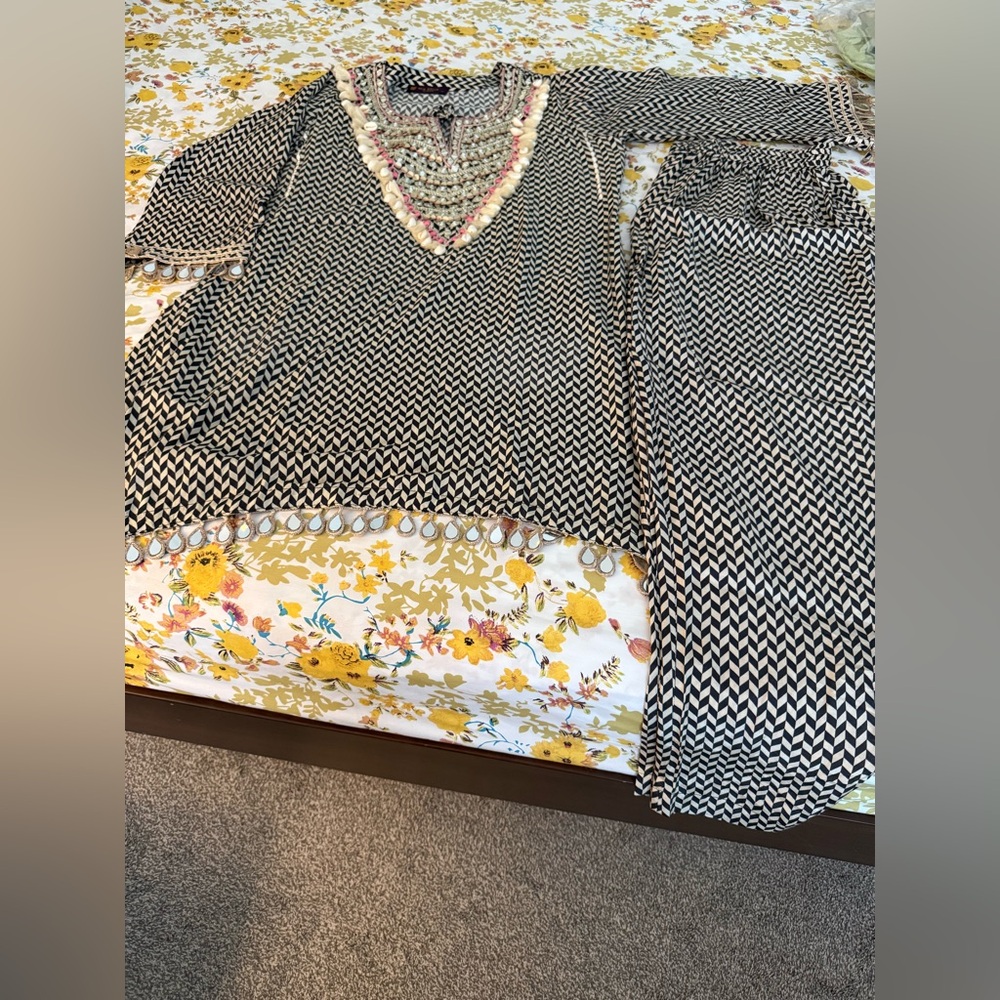 Black and White Patterned Tunic and Pants Set
